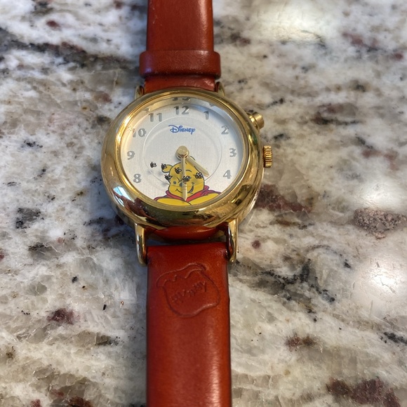 Disney Winnie the Pooh, genuine leather watch - Picture 2 of 10